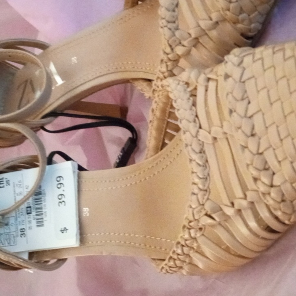 tan mid heel, strappy pump - Picture 3 of 4